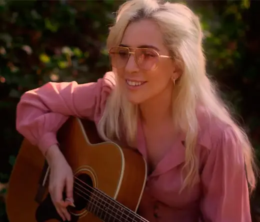 Al natural, Lady Gaga presenta la versin en piano y el video de 